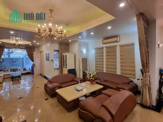 Bán BIỆT THỰ  Dt200n2, Mt8m, 4t, phố Nguyễn Văn Huyên, Câu Giấy, Ô TÔ Kinh Doanh, giá 42 tỷ.