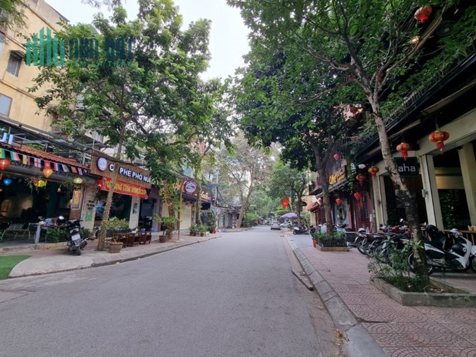 Bán BIỆT THỰ  Dt200n2, Mt8m, 4t, phố Nguyễn Văn Huyên, Câu Giấy, Ô TÔ Kinh Doanh, giá 42 tỷ.