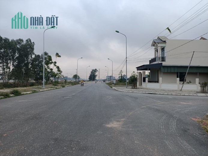 Cần tiền bán cắt lỗ ngay 300tr lô đất mua để dành ngay chợ Quảng Hùng