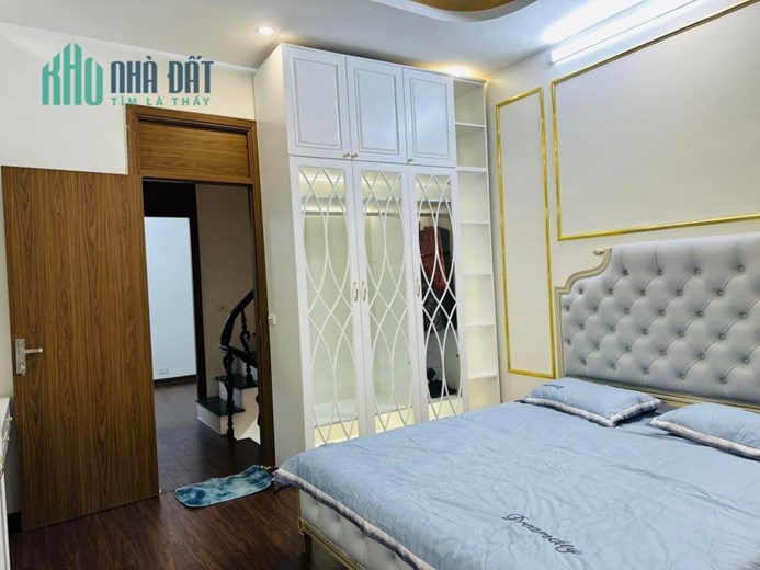 căn nhà MỚI KOONG  - ngay bên PHỐ - Ô TÔ giáp căn nhà - NGŨ HIỆP - 44M - 4 TẦNG - MT 3.9M - CHỈ