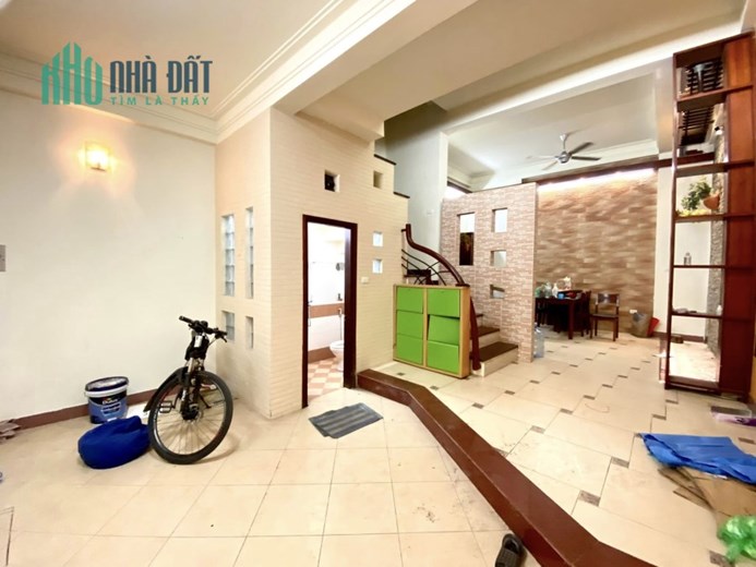 Bán căn nhà 48m2 phố Âu Cơ, Tây Hồ Dân xây 4 phòng ngủ 2 Ô tô tránh 10m 3.2 Tỷ