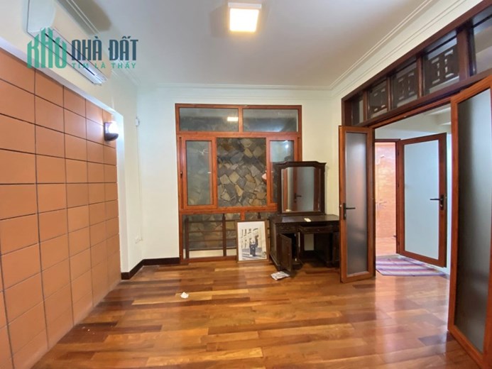 Bán ngôi nhà 49m2 phố Âu Cơ, Tây Hồ Chủ tự xây 4 phòng ngủ Mặt phố 10m 3.1 Tỷ