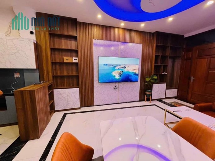 NHÀ HIẾM XUÂN ĐỈNH , LÔ GÓC FULL NỘI THẤT Ở NGAY , 45M 5 TẦNG 4.5 TỶ