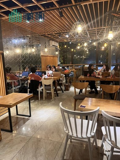 TRẦN QUỐC HOÀN - MẶT PHỐ -LÔ GÓC - THANG MÁY- VỈA HÈ ĐÁ BÓNG - KINH DOANH ĐỈNH