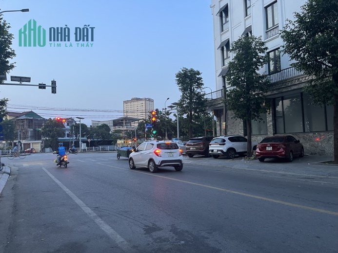 Bán Đất trống 160m2 mặt đường kinh doanh HECMAN sát đèn đỏ Nguyễn Sỹ Sách