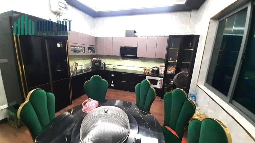 Bán nhà Chùa Láng, Đống Đa, 64m2, nhà đẹp ở ngay, ô tô đỗ gần, an sinh đỉnh, giá 10.5 tỷ