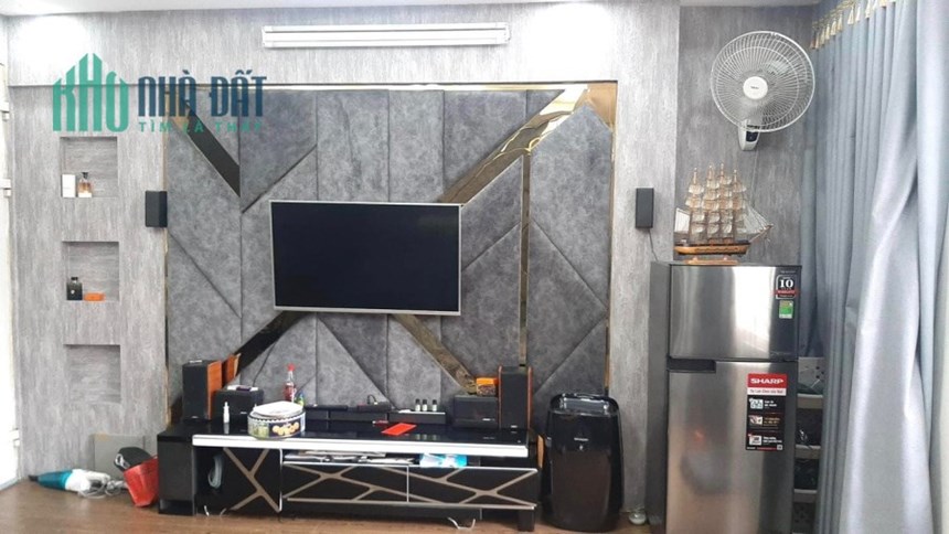 Bán nhà Chùa Láng, Đống Đa, 64m2, nhà đẹp ở ngay, ô tô đỗ gần, an sinh đỉnh, giá 10.5 tỷ
