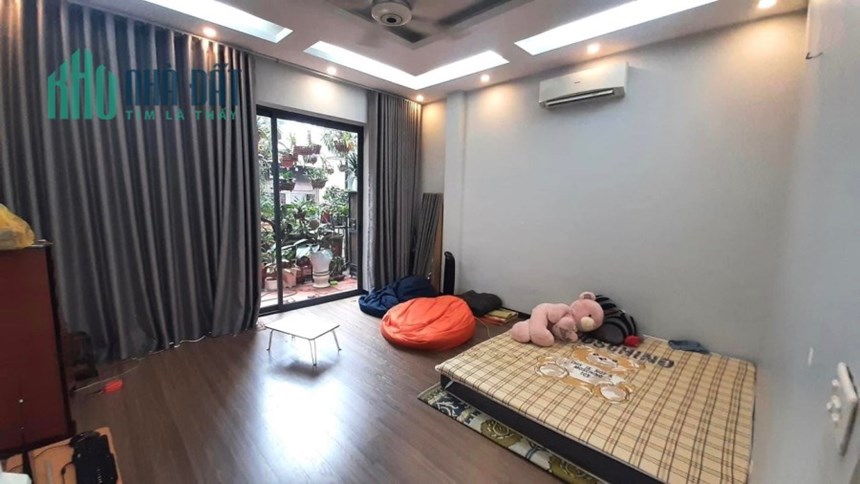 Bán nhà Chùa Láng, Đống Đa, 64m2, nhà đẹp ở ngay, ô tô đỗ gần, an sinh đỉnh, giá 10.5 tỷ