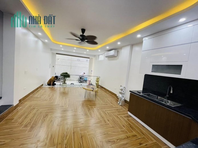 Cần bán nhà Nguyễn Khang, Cầu Giấy, nhà mới xây, lô góc, 43 x 4 tầng, về ở ngay