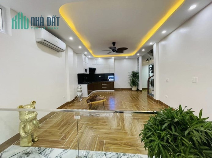 Cần bán nhà Nguyễn Khang, Cầu Giấy, nhà mới xây, lô góc, 43 x 4 tầng, về ở ngay