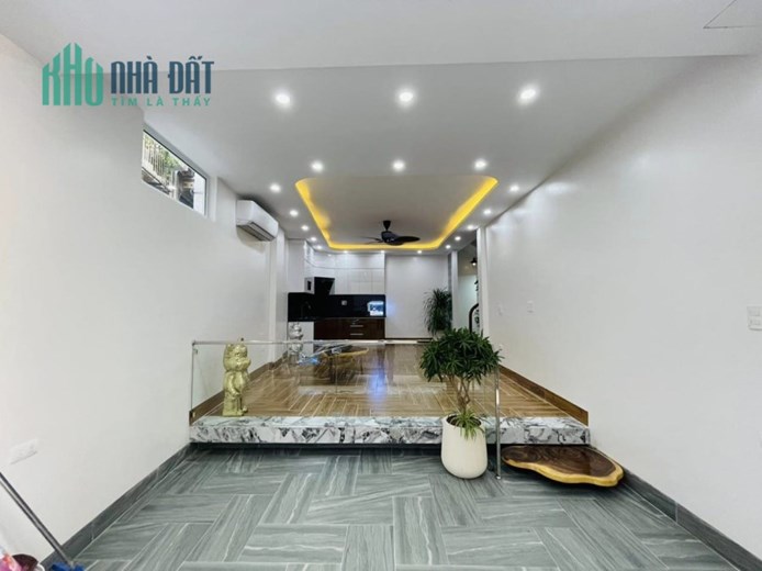 Cần bán nhà Nguyễn Khang, Cầu Giấy, nhà mới xây, lô góc, 43 x 4 tầng, về ở ngay