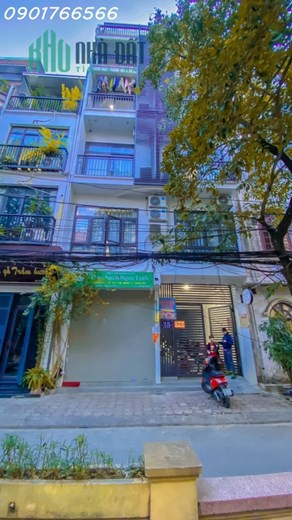 Bán nhà Phân Lô Vip, Phố Nguyên Hồng, Quận Đống Đa, 84m x 8T, Giá 28.6 tỷ.