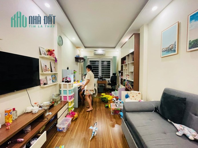 Nhà phố 8/3, Hai Bà Trưng 38m2 * 5 Tầng giá 3.7 Tỷ
