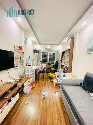 Nhà phố 8/3, Hai Bà Trưng 38m2 * 5 Tầng giá 3.7 Tỷ