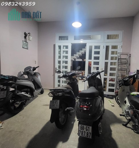 Kẹt bank bán gấp nhà HXH Phan Văn Trị, Bình Thạnh, 47m2, 3 tầng, chỉ 5 tỷ