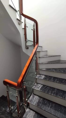 CỰC SỐC CHỈ 8.9 TỶ CÓ NGAY NHÀ LẠC LONG QUÂN - HỒ TÂY LỘNG GIÓ - ĐI BỘ RA HỒ,SÂN RỘNG, NGÕ THOÁNG.