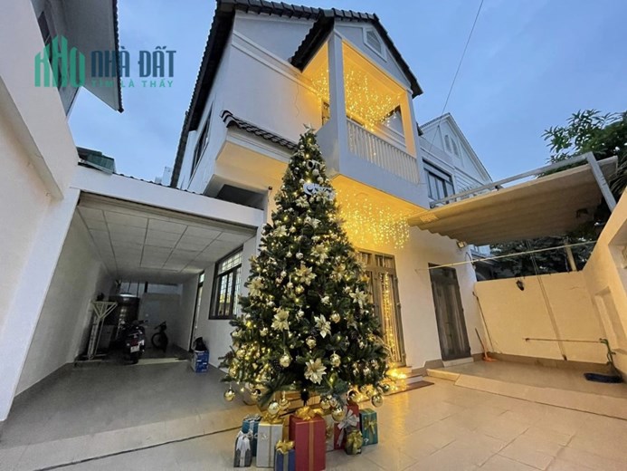 BÁN NHÀ Mặt tiền Quận 7_ Ngang 11m, 3 Tầng _ GIÁ CỰC RẺ 17,x Tỷ