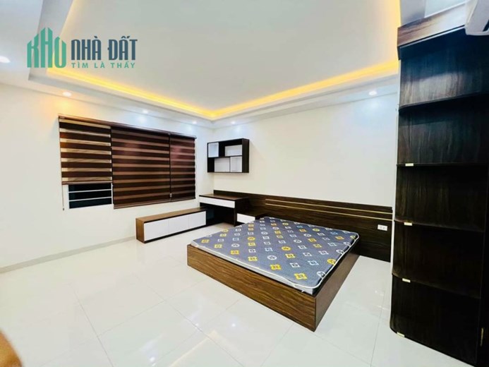 Bán nhà dân xây phố Đỗ Đức Dục, 37m2, nhà có sân vườn, Nội thất nhập khẩu Châu Âu, 4 tỷ 1