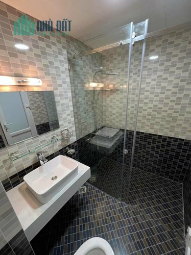 V I P! Nhà đẹp phố Đỗ Đức Dục, 38m2, 5 tầng, Nhà vượng khí, xây chắc chắn, bền đẹp, 4 tỷ 2