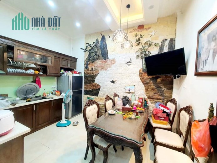 nhà ngõ trần duy hưng ô tô tránh,vào nhà 63,3m 4t mt 4,5m nhỉnh 11 tỷ.