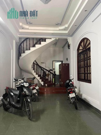 Nhà Mặt Tiền Tân Quy Ngang Chuẩn 5m Có 16 Phòng Cho Thuê Trung Tâm Quận 7