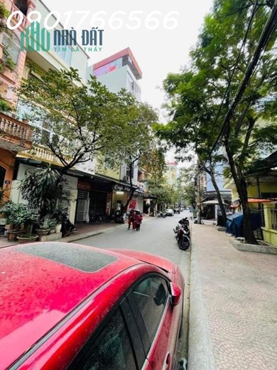 Bán Nhà Phân Lô Vip, Phố Pháo Đài Láng, Quận Đống Đa, 71m x 6T, Giá 18.8 tỷ.
