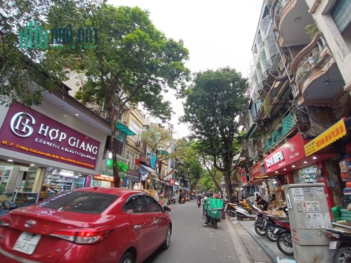 VIÊN NGỌC SÁNG GIỮA LÒNG HOÀN KIẾM - GẦN BỜ HỒ - PHỐ 2 CHIỀU - Ô TÔ DỪNG ĐỖ.