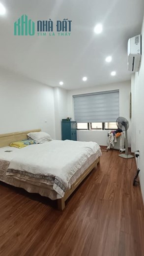 Cần Bán Nhà Ngõ 242 Đường Láng, DT: 40m*5 Tầng, MT: 3,4m
