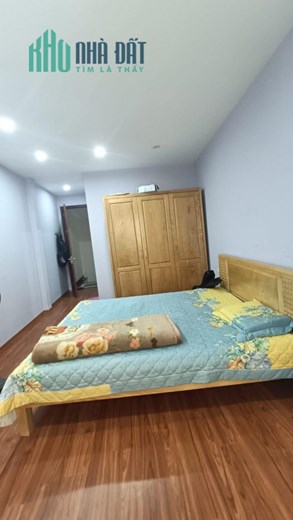 Cần Bán Nhà Ngõ 242 Đường Láng, DT: 40m*5 Tầng, MT: 3,4m