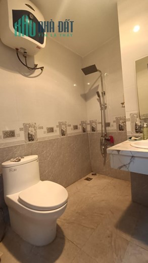 Cần Bán Nhà Ngõ 242 Đường Láng, DT: 40m*5 Tầng, MT: 3,4m