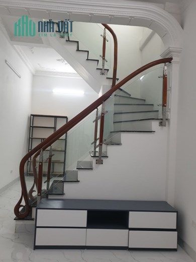 Bán gấp nhà Đê La Thành Đống Đa DT 31m2 4 Tầng MT 3,4m giá chỉ 4.0 tỷ.