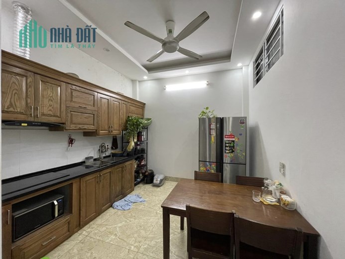 BÁN NHÀ THẠCH BÀN 44M 4 TẦNG  GIÁ 3 TỶ 3  GẦN PHỐ Ô TÔ GẦN NHÀ