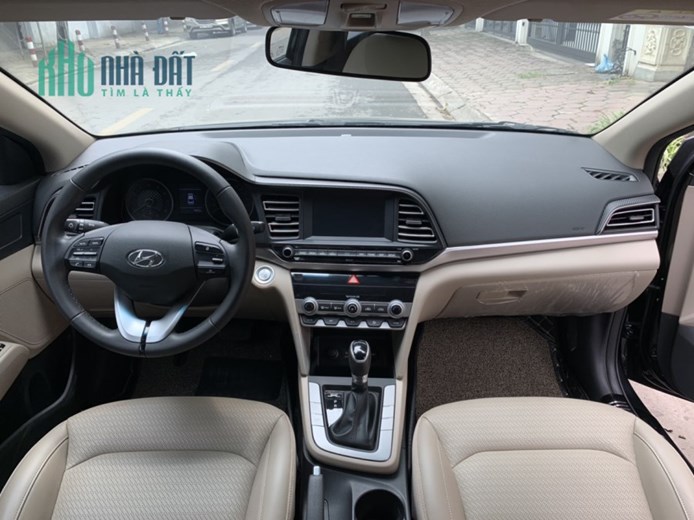 Bán xe Huyndai Elantra bản 1.6 AT Số 8 Phạm Văn Bạch, Yên Hoà, Cầu Giấy, Hà Nội.