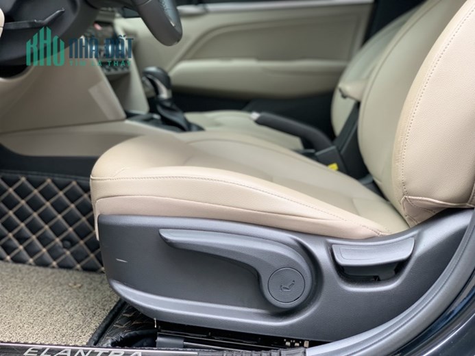 Bán xe Huyndai Elantra bản 1.6 AT Số 8 Phạm Văn Bạch, Yên Hoà, Cầu Giấy, Hà Nội.