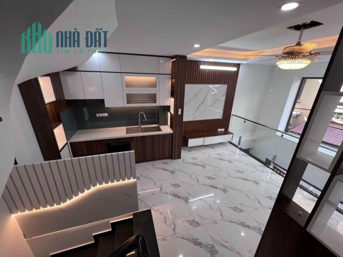 NHÀ MỚI 6 TẦNG PHỐ NGUYỄN SƠN,  VỊ TRÍ ĐẸP, NHIỀU TIỆN ÍCH