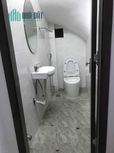 Bán nhà Láng Hạ Ba Đình 40m 5 tầng mặt tiền thoáng nhà đẹp ở ngay gần phố nhỉnh 4 tỷ lh 0975124520