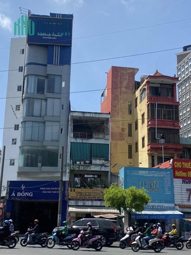 Tòa nhà 75 Phạm Viết Chánh, 1 hầm 7 lầu, sân thượng, diện tích sàn 900m2, giá 79 tỷ.