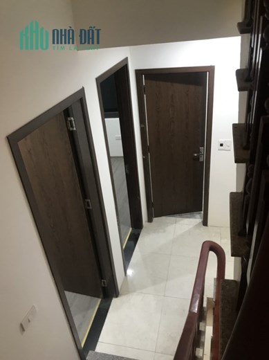 Phố Láng Hạ Ba Đình 40m 5 tầng mặt tiền thoáng nhà đẹp ở ngay gần phố nhỉnh 4 tỷ lh 0817606560