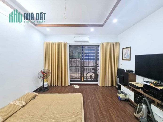 Siêu rẻ, nhà phố 8/3. 5 tầng 40m giá 3,7 tỷ. Full nội thất. Cách ô tô tránh hơn 20m