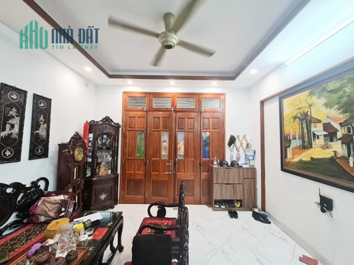 Siêu rẻ, nhà phố 8/3. 5 tầng 40m giá 3,7 tỷ. Full nội thất. Cách ô tô tránh hơn 20m