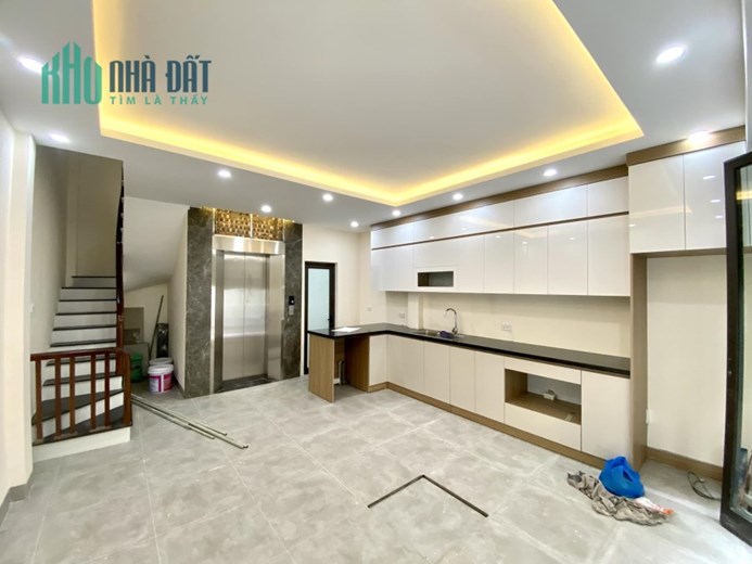 Bán ngôi nhà 58m2 phố Âu Cơ, Tây Hồ Ô tô đỗ cổng Thang máy OTIS 10m Ô tô tránh 9.4 Tỷ