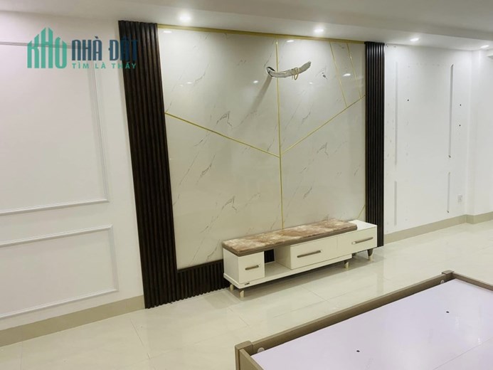 Bán ngôi nhà 57m2 phố Âu Cơ, Tây Hồ Ô tô đỗ cổng Thang máy FUJI 2 Ô tô tránh 10m 9.2 Tỷ