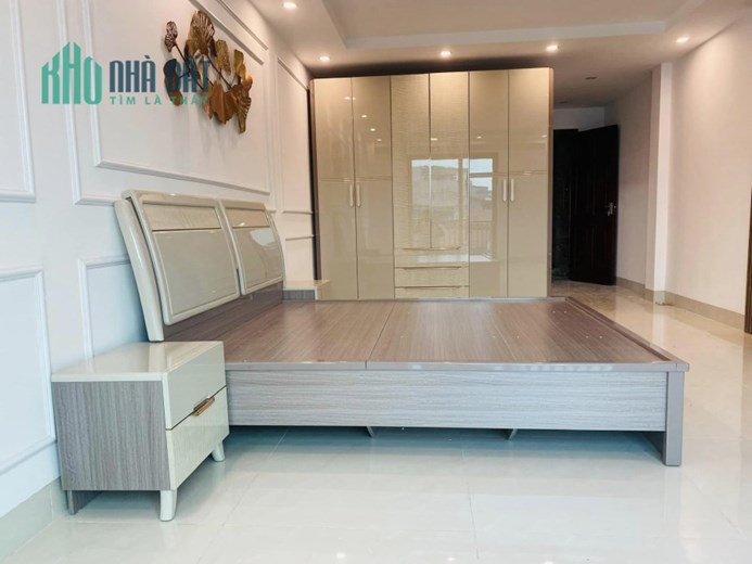 Bán căn nhà 56m2 phố Âu Cơ, Tây Hồ Ô tô đỗ cổng Thang máy 10m Ô tô tránh 9.3 Tỷ