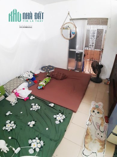 Bán CH TT 1,65 tỷ 50m - Phố Quỳnh Mai giá, NT cơ bản