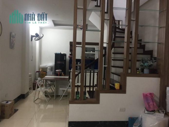 Bán nhà Nguyễn Văn Huyên,Cầu Giấy 39/42m2 x 5 tầng, an sinh đỉnh, tặng toàn bộ nội thất giá 6.5 tỷ
