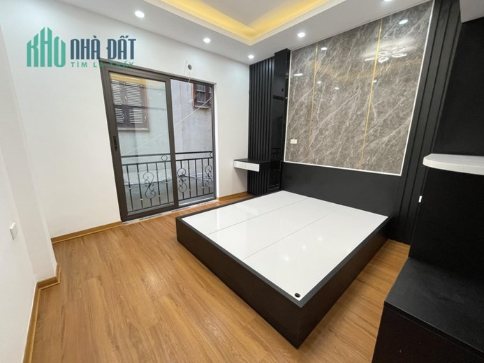 Bán Nhà Ngã Tư Sở , Ngõ rộng thênh thang, gần phố. 38m x5 tầng. MT 3,7m. giá 4,x tỷ
