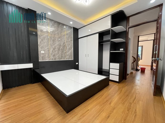 Bán Nhà Ngã Tư Sở , Ngõ rộng thênh thang, gần phố. 38m x5 tầng. MT 3,7m. giá 4,x tỷ