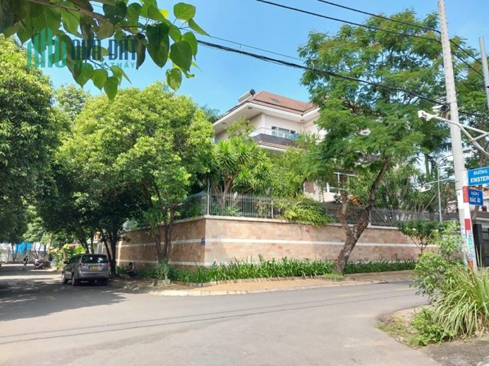 BIỆT THỰ LÀNG GIÁO SƯ ( LÀNG ĐẠI HỌC THỦ ĐỨC ) 1668M. BÁN 150 TỶ