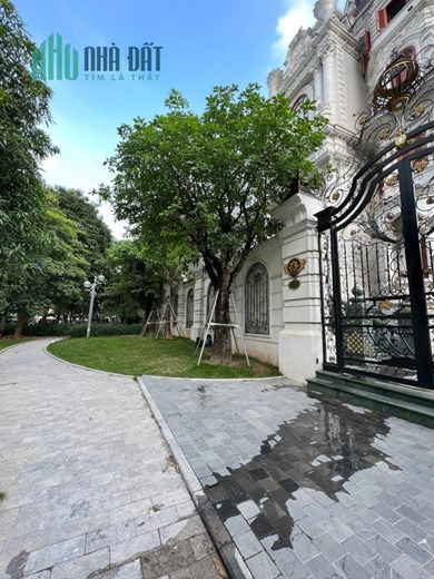 Bán Biệt Thự Hồ Tây, Mặt Tiền Khủng 16m, Đẳng Cấp Víp Nhất Khu Vực, View Lotte 2 Mặt Thoáng, Giá