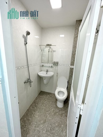 Cho thuê NNC 3 tầng MT Nguyễn Chế Nghĩa P13.Q8. Giá 20 triệu
